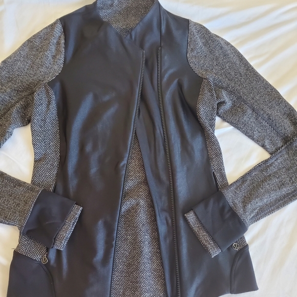 Lululemon black and grey zip up jacket - Picture 1 of 3